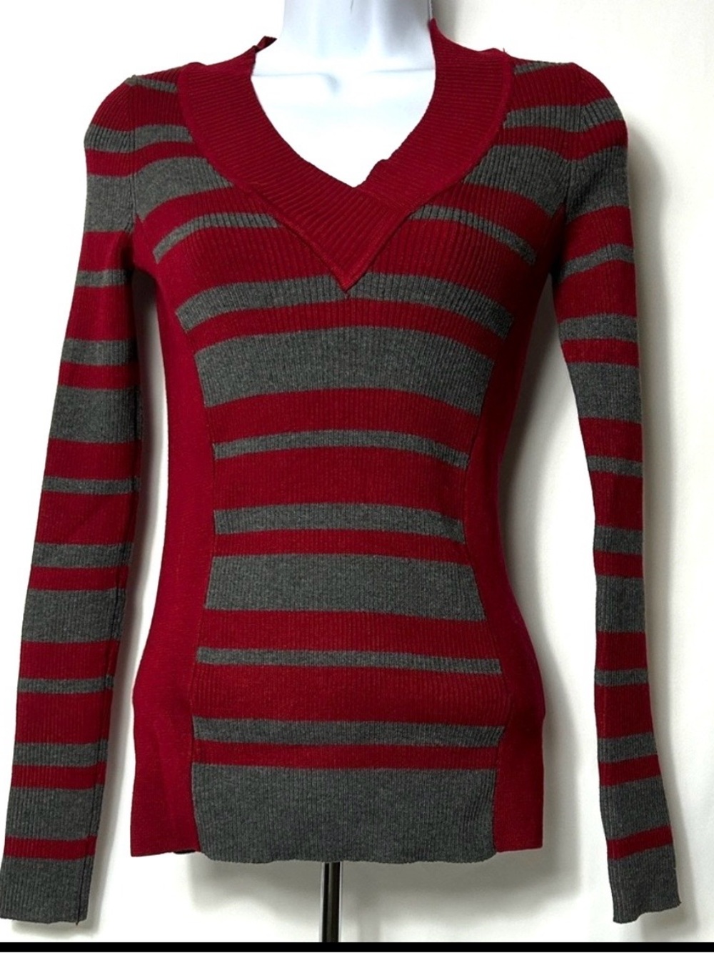 Love by Design Red Gray V Neck Women’s Size Small Pullover Knit Tight Sweater